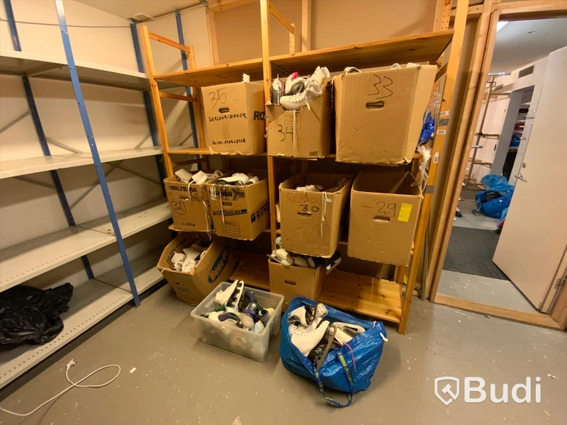 Konståkningsskridskor 9 lådor. Blandade storlekar